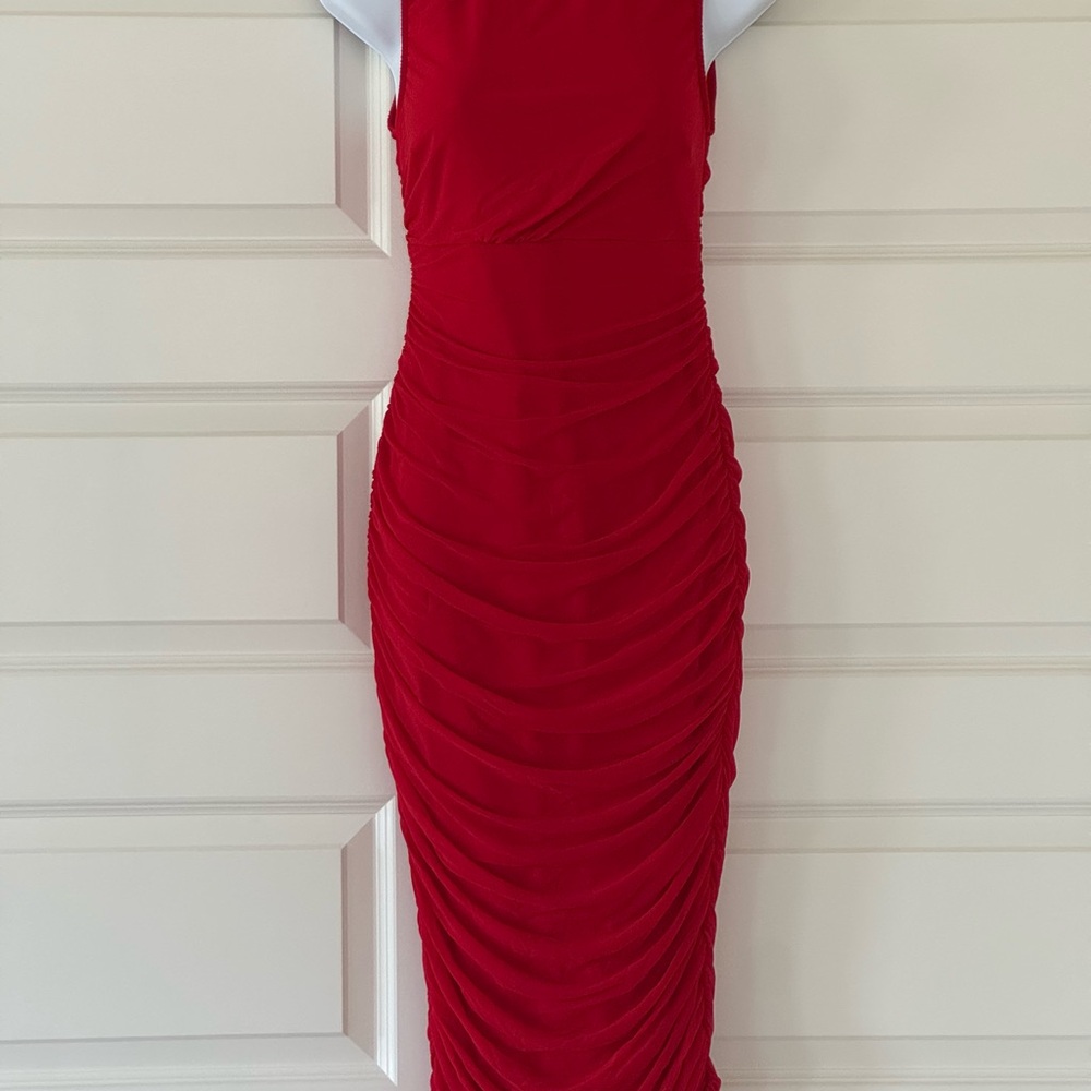 Chic Red Ruched Midi Dress - Picture 4 of 4